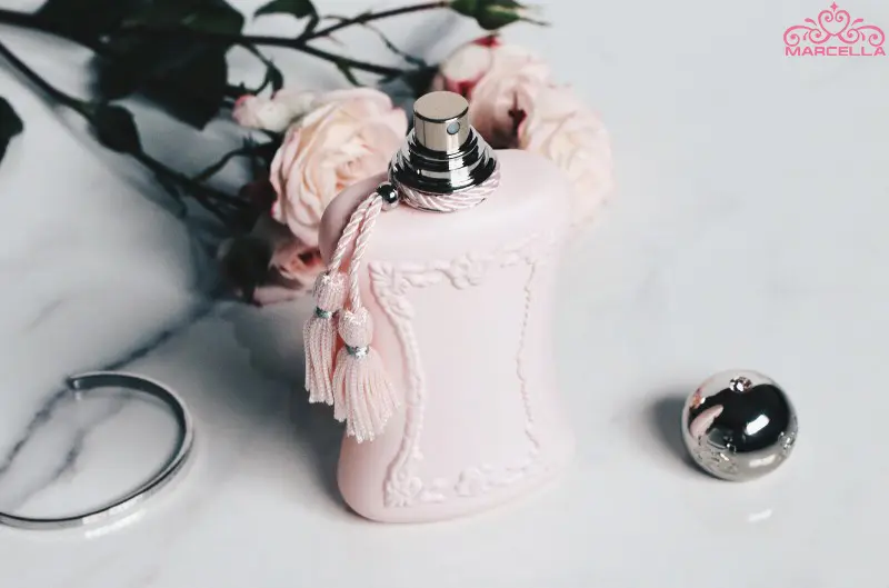 عطر پارفومز د مارلی دلینا زنانه Parfums de Marly Delina خرید عطر (ادکلن) پارفومز د مارلی دلینا Parfums de Marly Delina اصل