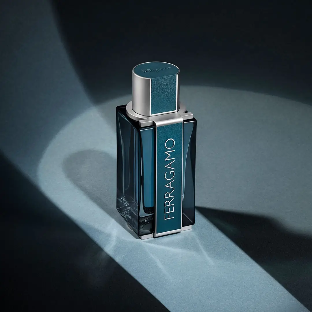 Ferragamo Intense Leather2 خرید عطر سالواتوره فراگامو اینتنس لدر مردانه اصل - بطری آبی تیره ادو پرفیوم 100 میلیلیتر