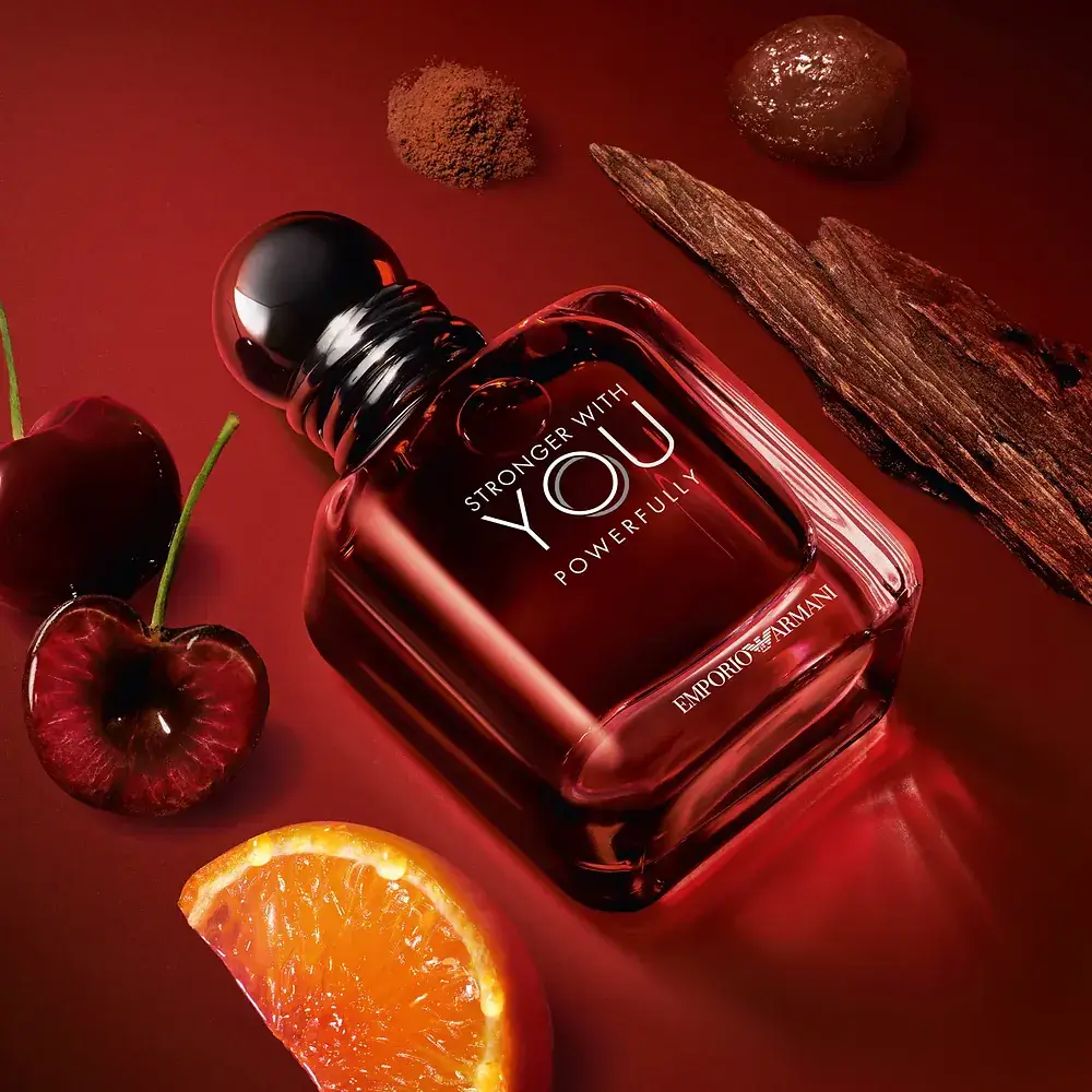emporio armani stronger with you powerfully edp 100ml cherry mandarin chestnut گیلاس، برش نارنگی، ادویه، شاهبلوط و چوب کنار شیشهی پاورفولی؛ نتهای اصلی این عطر